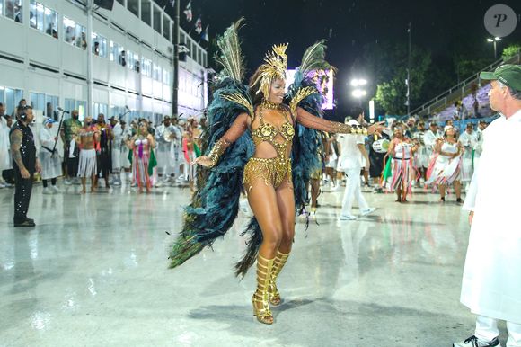 Iza fez bonito na Sapucaí e arrancou eleogios de internautas