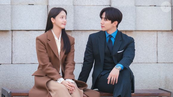 'Sorriso Real' conta a história de romance de Cheon Sa-rang e seu chefe, Gu Won