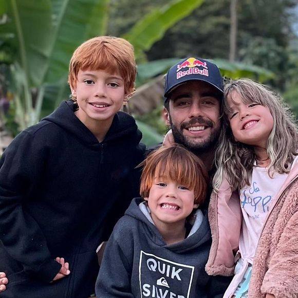 Pedro Scooby e Luana Piovani são separados, e são pais de Dom, Bem e Liz.