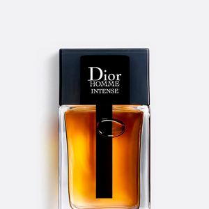 Para momentos mais introspectivos e elegantes, o Dior Homme Intense surge como um símbolo de modernidade refinada