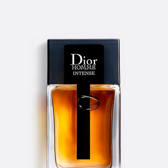Para momentos mais introspectivos e elegantes, o Dior Homme Intense surge como um símbolo de modernidade refinada