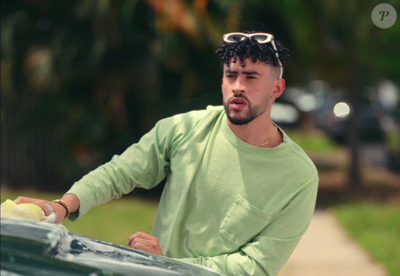 Nos últimos anos, Bad Bunny definiu seu visual e passou a deixar os cabelos maiores