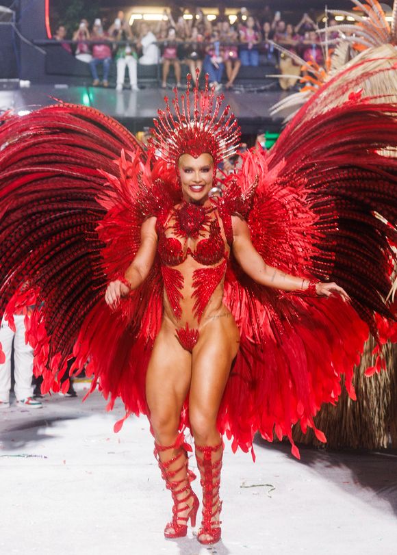 Virginia Fonseca assim como outras famosas não venceu o carnaval em seu primeiro ano como rainha de bateria...