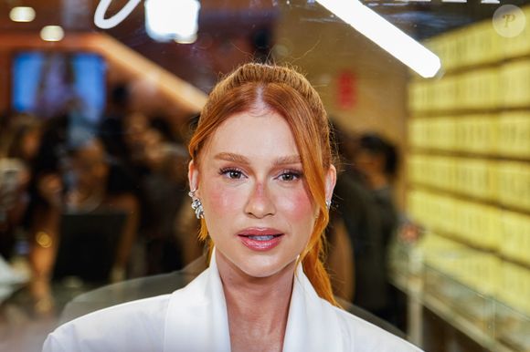 Marina Ruy Barbosa aposta em look clean com peça de luxo da Saint Laurent