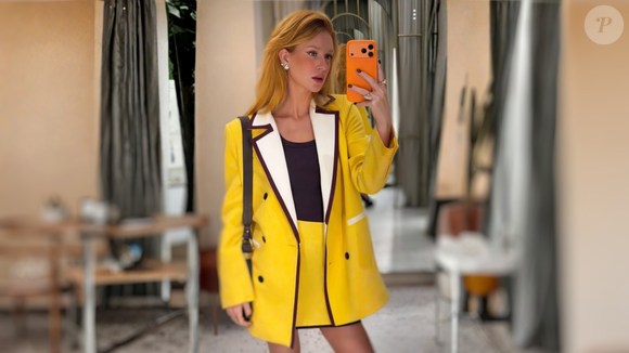 Marina Ruy Barbosa não fica para trás quando o assunto é estilo casual chic. A ruiva apostou em um blazer estruturado amarelo, combinado com calça de alfaiataria no mesmo tom e uma t-shirt preta lisa por baixo, criando um visual elegante, moderno e cheio de personalidade