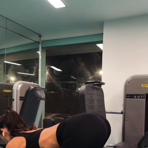 Bruna Marquezine exibiu toda a sua elasticidade