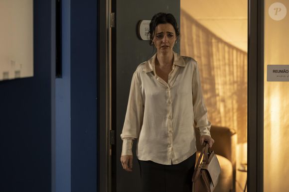 Suely (Julia Stockler) expulsará Ademir (Dan Stulbach) após a tentativa de aproximação