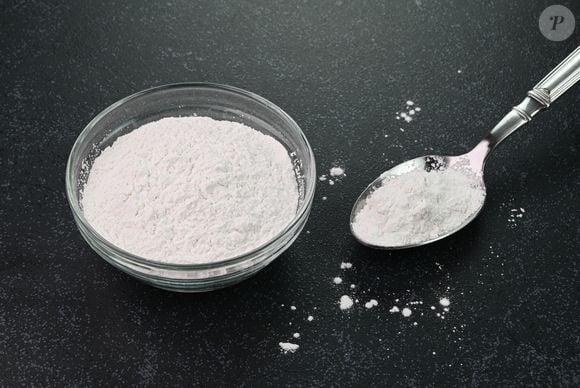 Bicarbonato de sódio também previne sobrecargas nos rins, alivia rapidamente a azia e reduz a sensação de inchaço após as refeições