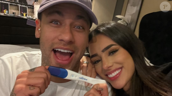 Fernanda ficou conhecida após ter seu nome envolvido em uma polêmica com Neymar, e mais tarde participou de “A Fazenda”, onde ganhou ainda mais projeção. Hoje, ela se dedica à criação de conteúdo adulto e afirma que sua carreira vai muito além da fama conquistada por esse episódio.