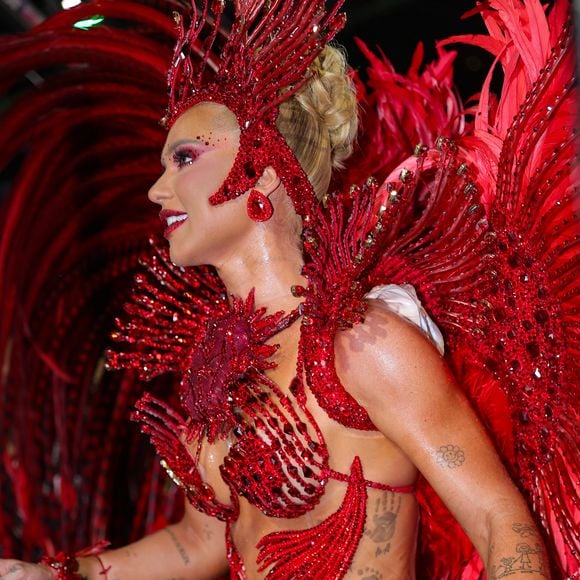 Virgínia Fonseca anunciou sua saída do posto de rainha de bateria da Grande Rio e, no dia seguinte, foi alvo de comentário de Léo Dias