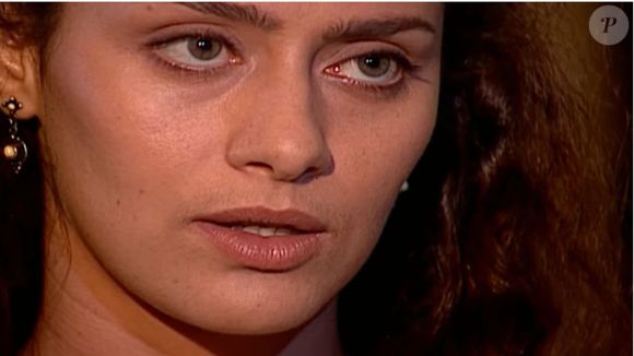 Paola revive a própria infância dura, marcada pelas agressões do pai, e os dois acabam se entregando um ao outro.