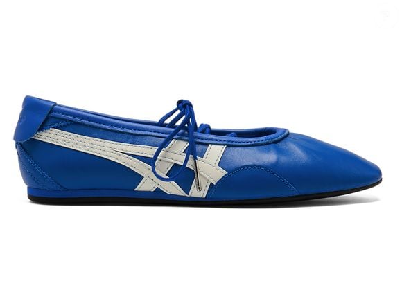 Parecem sapatilhas de balé, mas são tênis: novo modelo da japonesa Onitsuka Tiger aposta no minimalismo e conquista mulheres 50+