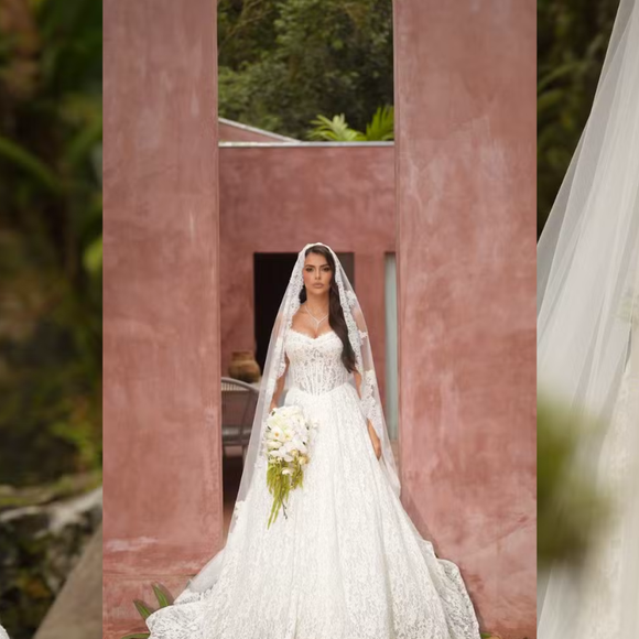 Isabella Arantes roubou a cena com lindo vestido de noiva em seu casamento com Gabriel Medina