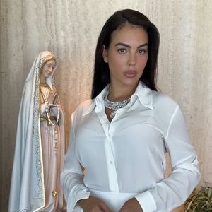 Para o casamento, Georgina Rodríguez usou R$ 284 milhões em joias, incluindo um colar com diamante de 50 quilates, segundo o Page Six