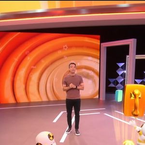 Tadeu Schmidt no 'BBB 26' anunciou que o Big Fone tocaria neste domingo (29)