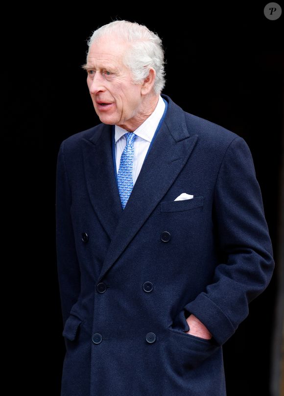 Rei Charles III protagonizou uma cena, no mínimo, inusitada nos jardins da Villa Wolkonsky, a residência do embaixador onde o monarca e a Rainha Camilla estão hospedados