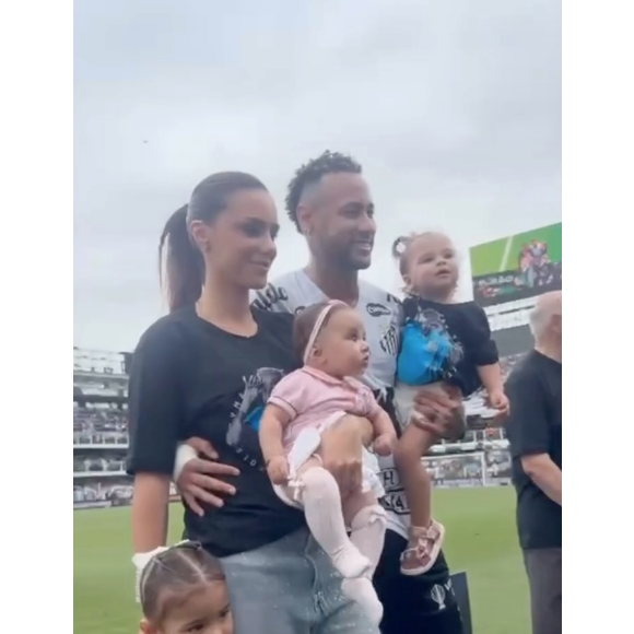 Atitude de Bruna Biancardi rendeu elogios à esposa de Neymar nas redes sociais do Santos