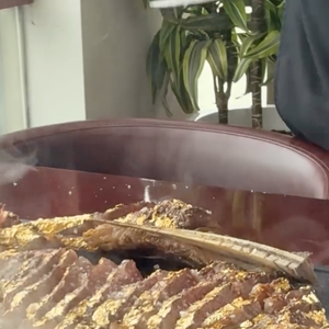 Prato icônico comido por Karoline Lima e Léo Pereira pode chegar a R$ 5.464, segundo veículos de imprensa internacionais