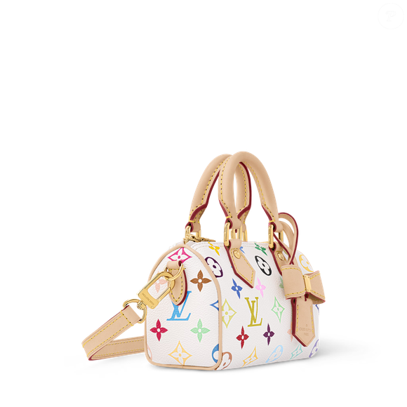 Para completar o look, Rafa Justus carregou uma bolsa da Louis Vuitton. O modelo é semelhante à LV x TM Nano Speedy, versão compacta da Speedy que traz monograma, detalhes em couro natural e acabamento dourado