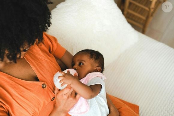 Estudos mostram que geralmente as mulheres costumam ficar sobrecarregadas por cuidarem dos filhos e da casa, em comparação aos homens.