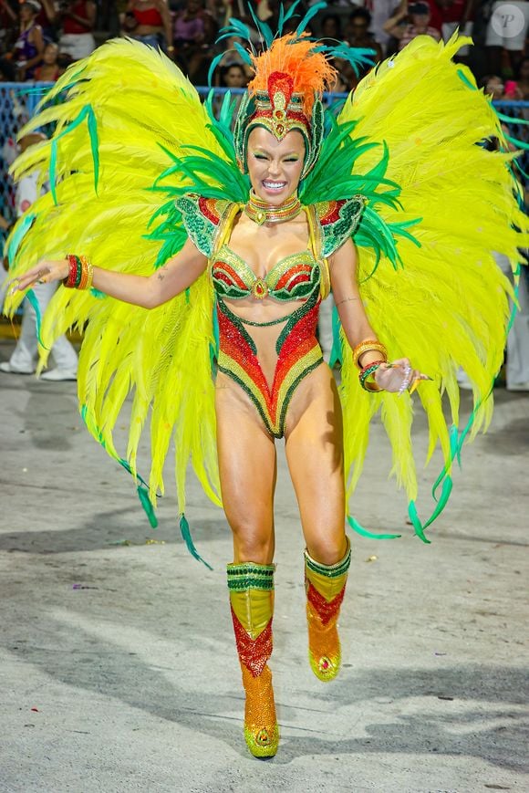 Bia Michelle se inspirou na Semana de Arte Moderna de 1922 para sua fantasia