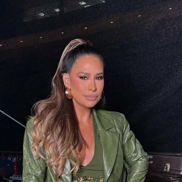 Simone Mendes detonada: em entrevista ao podcast ‘Trincast’, Emílio Brumati criticou a postura da cantora durante um show particular realizado em Bauru, no interior de São Paulo