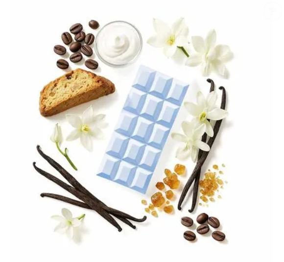 O perfume Sweet Tooth Me Espresso de Sabrina Carpenter apresenta notas de grãos de café espresso e pó de cacau logo no topo, com chantilly no fundo e uma baunilha doce e envolvente no fundo.