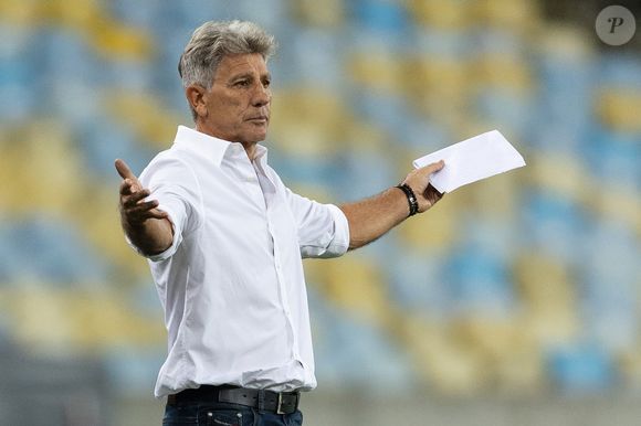 Renato Gaúcho afirmou na época que a dívida do clube com ele já chegava a R$ 1,3 milhão