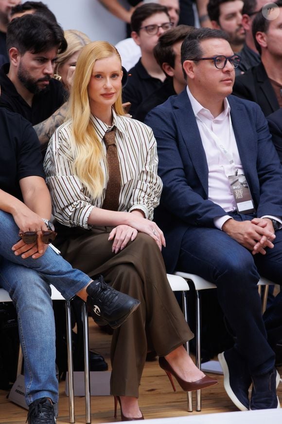 Look corpcore de Marina Ruy Barbosa dá para ir ao trabalho ou para um café despretensioso no fim de semana.