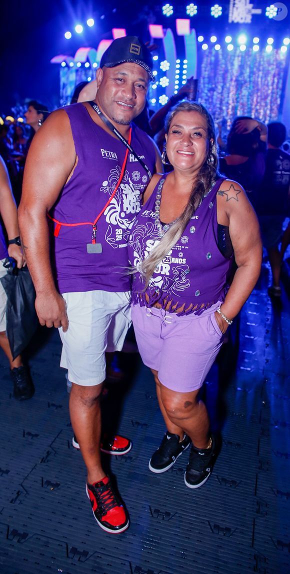 Mãe e padrasto de Andressa Urach curtem Carnaval da Bahia, no camarote Salvador