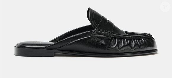 O mocassim da Zara na versão mule, aberto atrás, tem um toque despojado sem perder a elegância