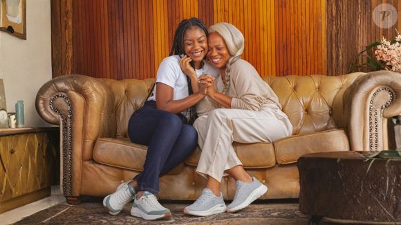 Nem Nike, nem Adidas: os tênis minimalistas, confortáveis e elegantes para mulheres com mais de 50 anos: são da Skechers e minha mãe já quer usá-los o tempo todo com jeans