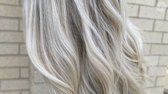 Cada vez mais popular, o ice blonde combina com diferentes tons de pele