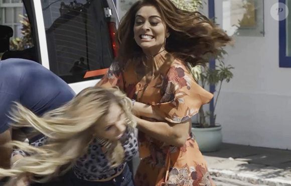 Bibi (Juliana Paes) arrancou os cabelos de Carine (Carla Diaz) na novela 'A Força do Querer'