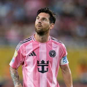Da gíria que viralizou entre a Geração Alfa ao lançamento da Nike, descubra por que o rosa virou a cor mais comentada do esporte