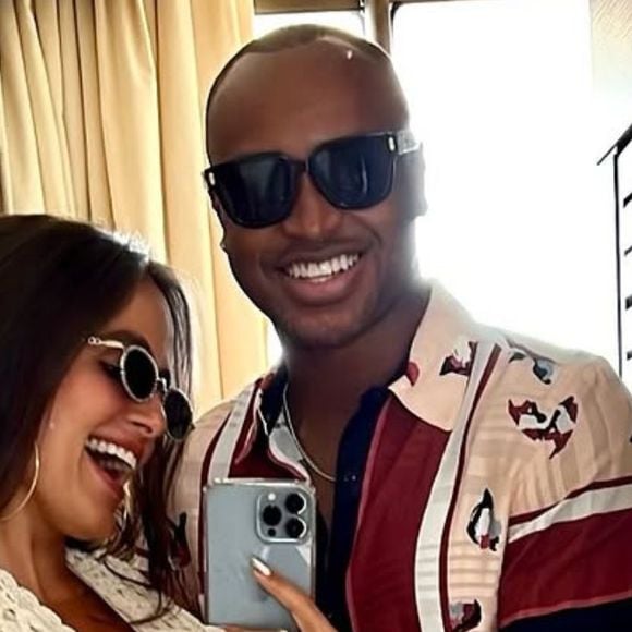 Carol Peixinho exibe barriguinha de grávida em foto de biquíni e recebe comentário de Thiaguinho: 'Saudade de...'