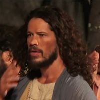 Gafe! Globo abre 'Mais Você' com José Loreto em cenas da Paixão de Cristo e música de Ivete Sangalo: 'O couro tá comendo'. Vídeo!