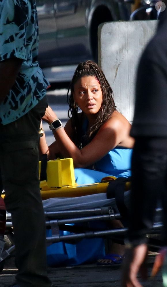 Na novela 'Por Você', Sheron Menezzes vai surgir de visual novo como Bela, uma ginecologista que passa a cuidar dos 4 filhos da amiga Juli (Lucy Ramos) após sua morte em acidente de carro