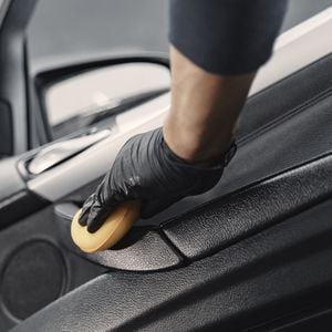 Segundo a psicologia, alimpeza atua como regulador emocional temporário diante do estresse.