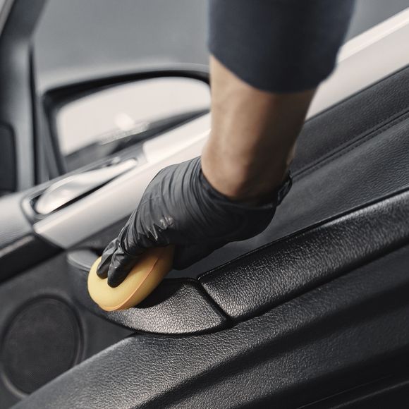 Segundo a psicologia, alimpeza atua como regulador emocional temporário diante do estresse.