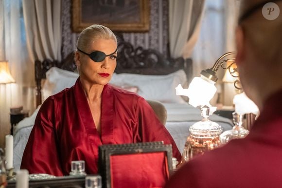 Flavia Alessandra vive a cruel e manipuladora Sandra na novela Êta Mundo Melhor