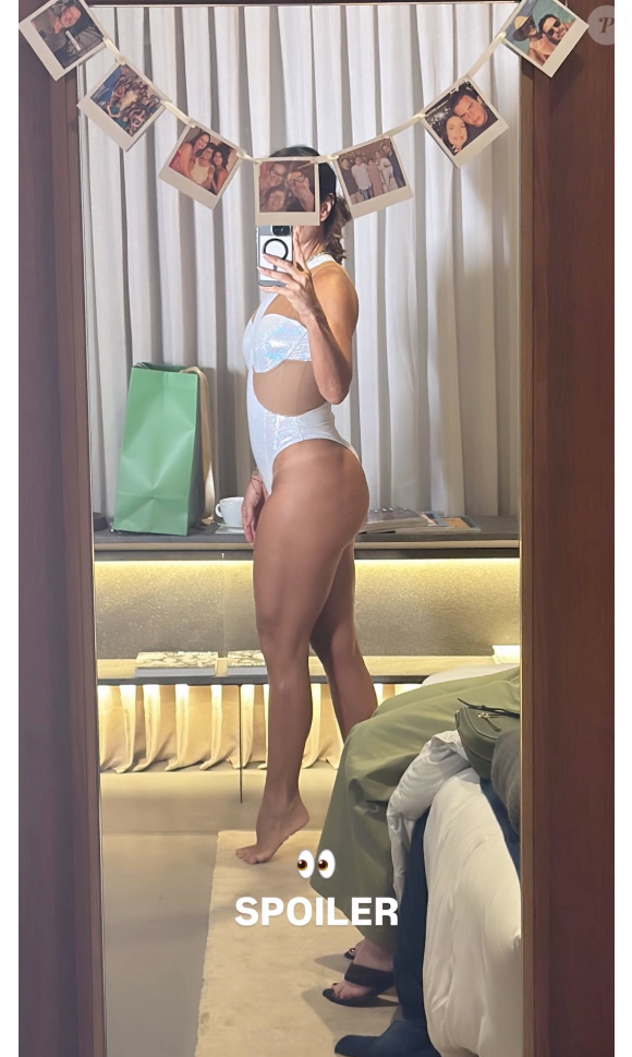 Neste sábado (17) Ivete Sangalo posou com um maiô ultracavado que valorizou seu corpo, em especial o bumbum torneado