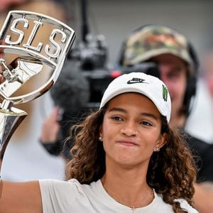 Hoje aos 18 anos, Rayssa Leal tem apoiado ONGs do Nordeste que apoiam e dão suporte à crianças que são apaixonadas pelo skate