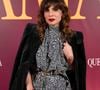Bia (Maria Ribeiro) deixa claro a César que não gosta de Pilar.