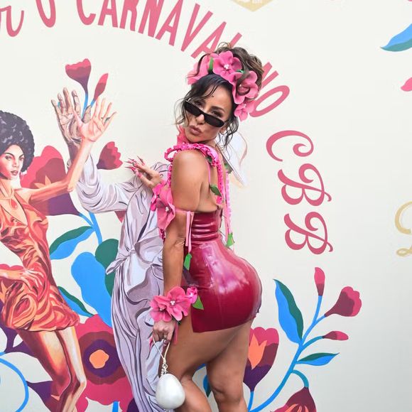 Durante uma coletiva com jornalistas, Sabrina Sato reagiu às reações, mas confessou ter dias em que está 'de mal com si mesma'