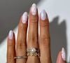 Unha cromada: 15 fotos de art nails brancas e com acabamento espelhado para apostar neste inverno