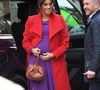 Meghan Markle já usou a combinação 'tomato grape', que une tons de vermelho intenso e roxo profundo e ganhou espaço nas passarelas de marcas como Prada, Celine, Chloé e Valentino. Segundo a Harper's Bazaar, a dupla segue forte no outono/inverno 2026