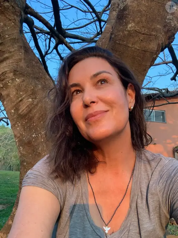 Virgínia Nowicki faz reflexão da passagem do tempo: 'Tenho que lidar com algumas questões e limitações físicas tipo, óculos para ler, fazer mais alongamento e musculação pra prevenir dores e me manter disposta, sem falar das alterações hormonais (que é um desafio!!),'