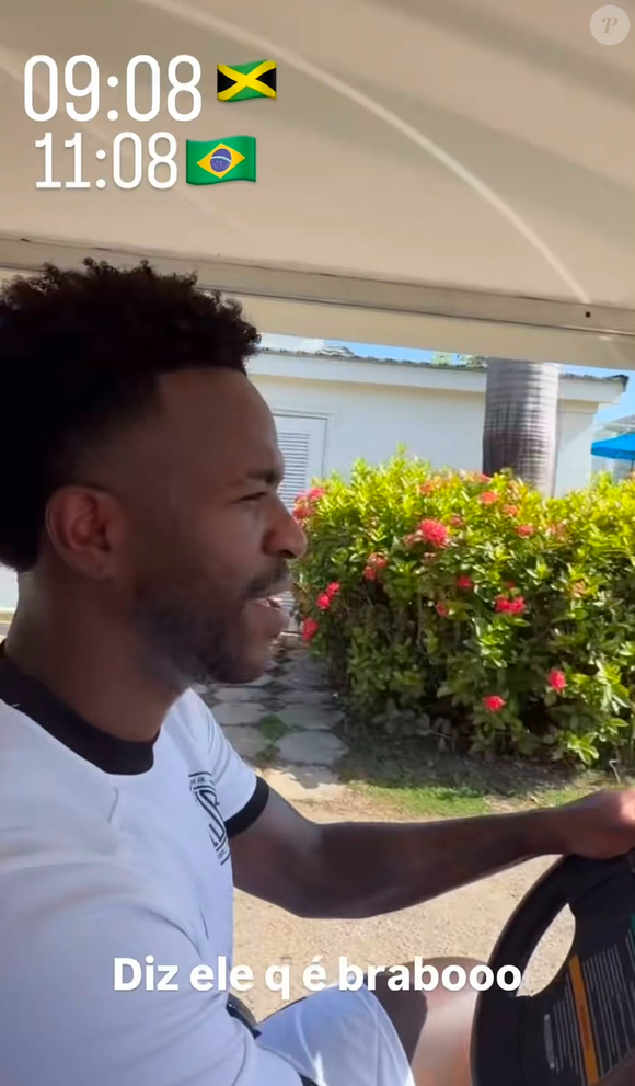 Virgínia Fonseca compartilhou nos Stories uma cena inusitada com Vini Jr. dirigindo um carrinho de golfe durante a viagem do casal à Jamaica