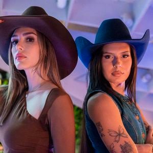 Isabelle Drummond, a Naiane de 'Coração Acelerado', ao lado de Ana Castela, que passou a integrar a trama exibida na faixa das sete da TV Globo, protagoniza uma fase de mudanças importantes na novela para reconquistar a audiência. E, ao que tudo indica, um dos grandes trunfos vai além da história: está também nos figurinos